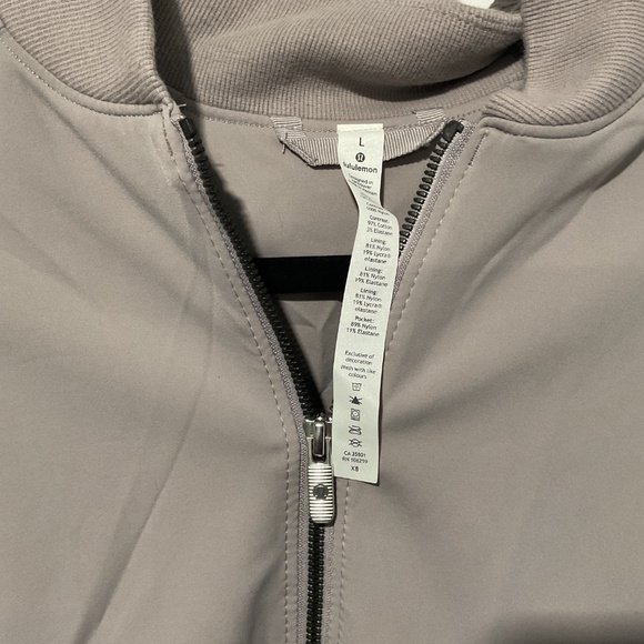 LULULEMON JACKET ( SIZE LARGE) - Picture 2 of 6